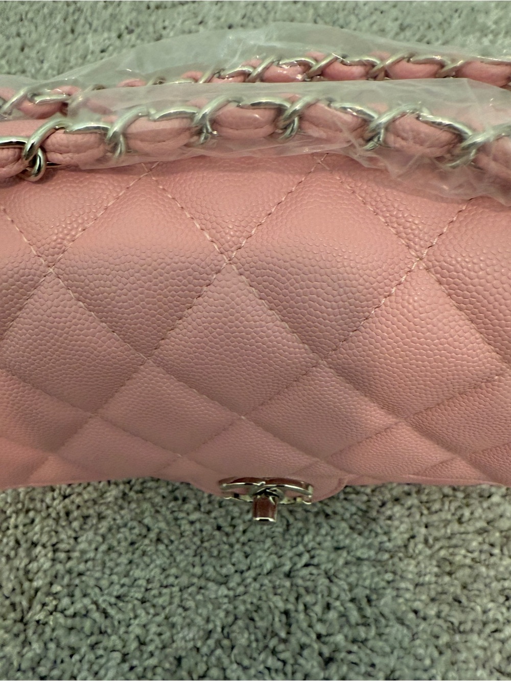 INSPIRED… Pink Quilted Chain-Handle Shoulder Bag with silver hardware - Picture 2 of 7